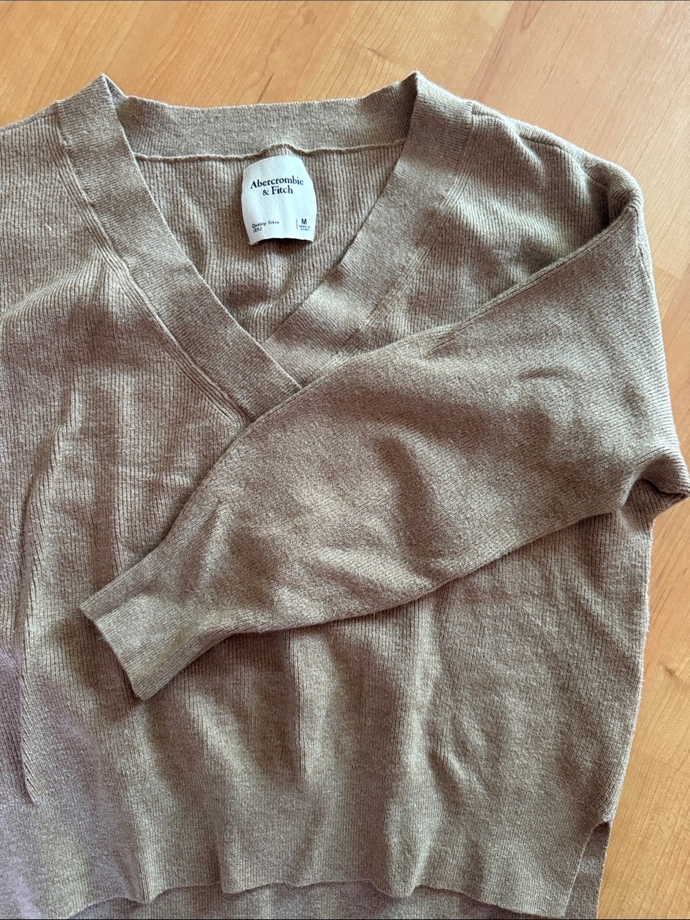Abercrombie & Fitch Taupe Knit V-Neck Sweater and Shorts Set - Picture 5 of 5